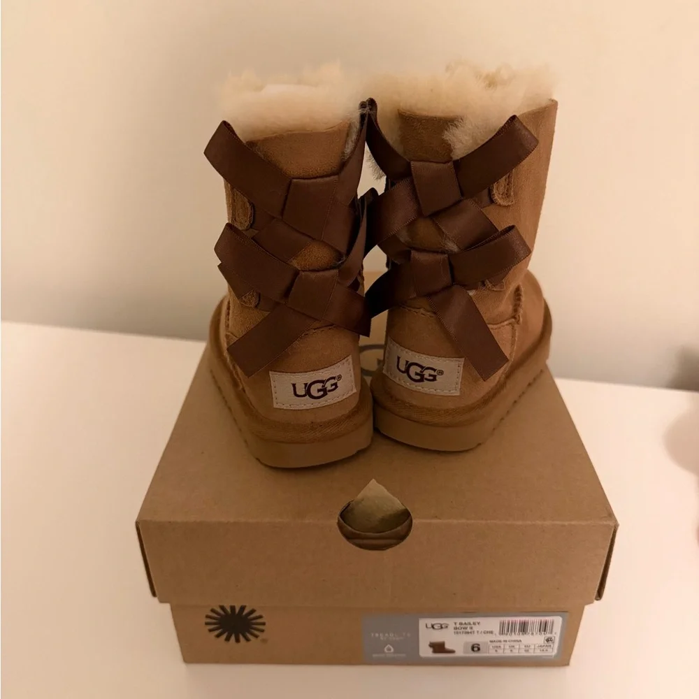 Toddler UGG Bailey Bow II Booties - Tan size 6 NWT